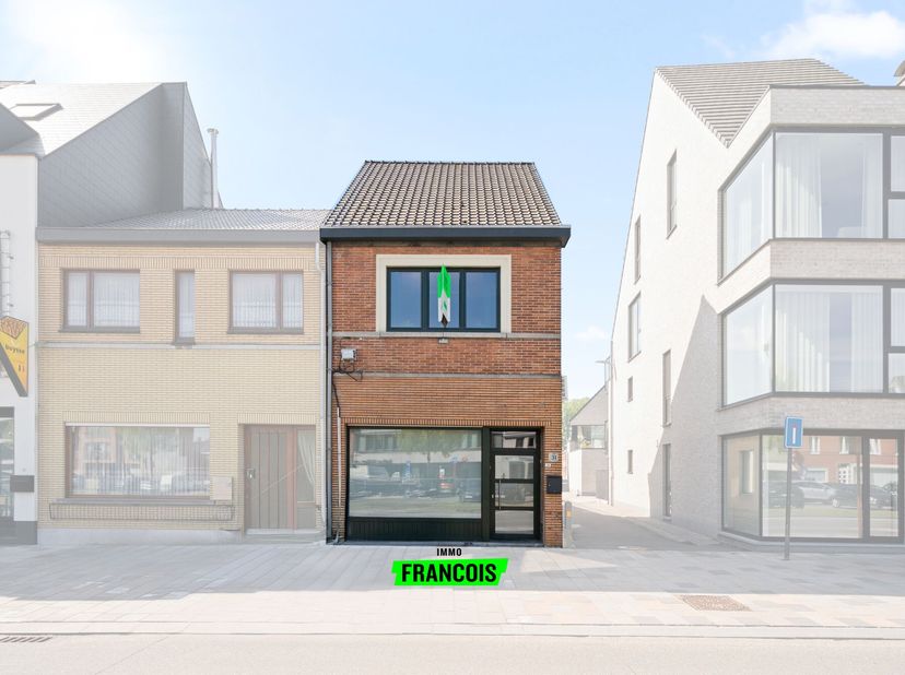 Vous cherchez une maison spacieuse dans un emplacement de choix ? Alors, cette maison prête à emménager sur la place animée du marché de Sint-Lievens-
