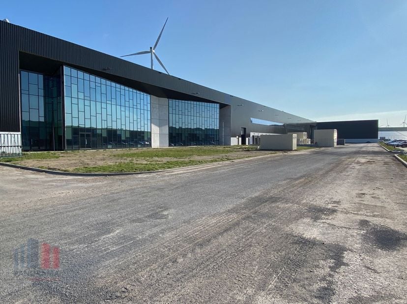 Dit high-end logistiek bedrijfsgebouw ligt in een multimodale gebied op een strategische locatie in de haven van Gent op het bedrijventerrein Rieme-No