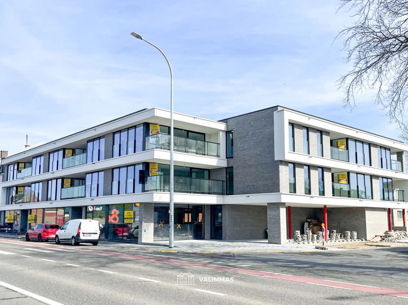 VALIMMAS verkoopt dit nieuwbouwappartement 1.A, gelegen op de eerste verdieping (met lift) in een welgelegen en stijlvol nieuwbouwproject met 14 appar