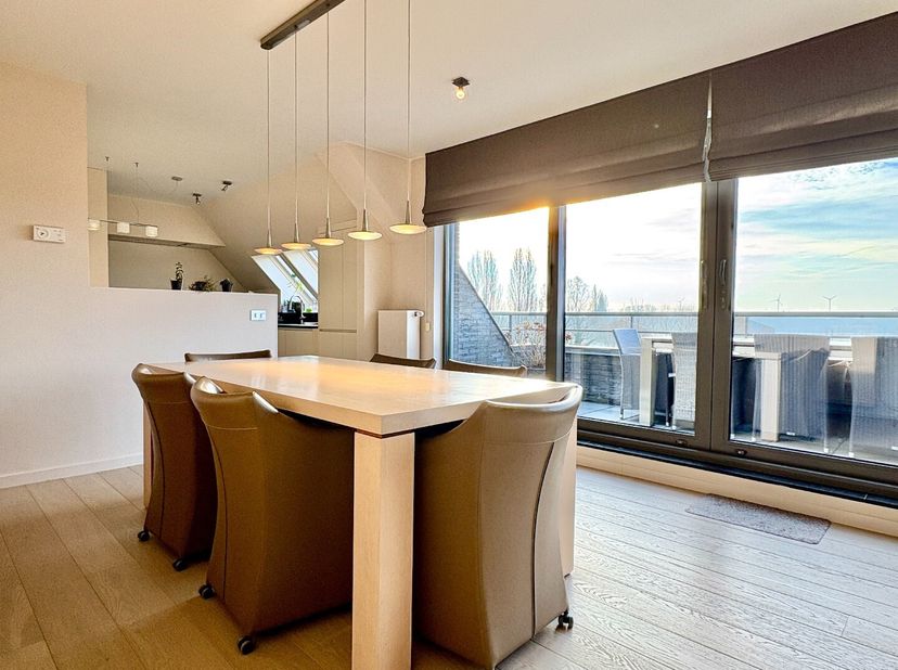Luxueus ingerichte penthouse met 3 slaapkamers en garage te Kuurne.&lt;br /&gt;
Dit appartementsgebouw, nabij het centrum van Kuurne, is gebouwd in het jaar
