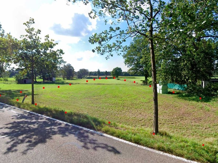 Mooi weiland gelegen aan de Gestelsedijk te Lommel, op 100 meter van de Nederlandse grens met Luijksgestel. Goede bereikbaarheid via verharde weg. Moo