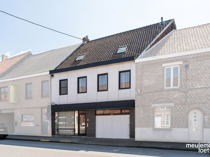 *Startprijs*&lt;br /&gt;
Verschillende winkels, restaurants, openbaar vervoer en diensten zijn op wandelafstand gelegen.&lt;br /&gt;
De woning werd doorheen de ja