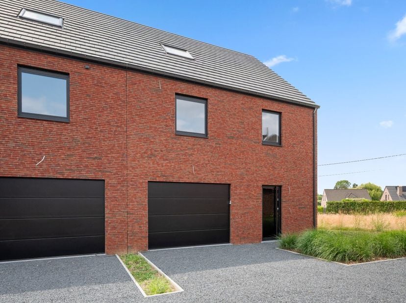 Deze prachtige woning met EPC A is gelegen in Binkom, deelgemeente van Lubbeek en biedt alle comfort en ruimte die je nodig hebt. Deze half open bebou