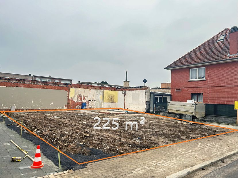 Voor een bezoek of meer informatie bel 054/69.39.36 - Op een rustige locatie in Denderleeuw bevindt zich deze bouwgrond voor een open eengezinswoning.