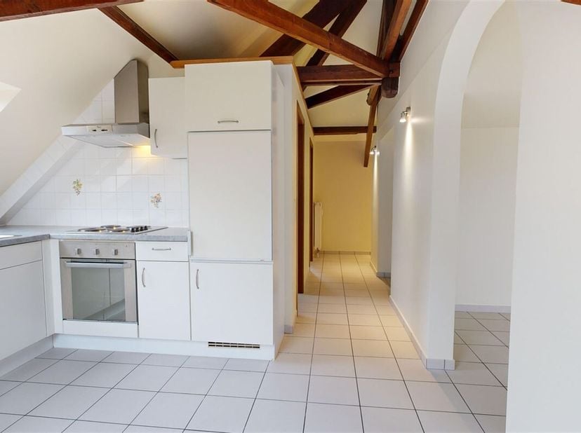 Génération Immo heeft het genoegen u dit charmante, lichte appartement in uitstekende staat voor te stellen. Gelegen in de buurt van Louvain-la-Neuve,