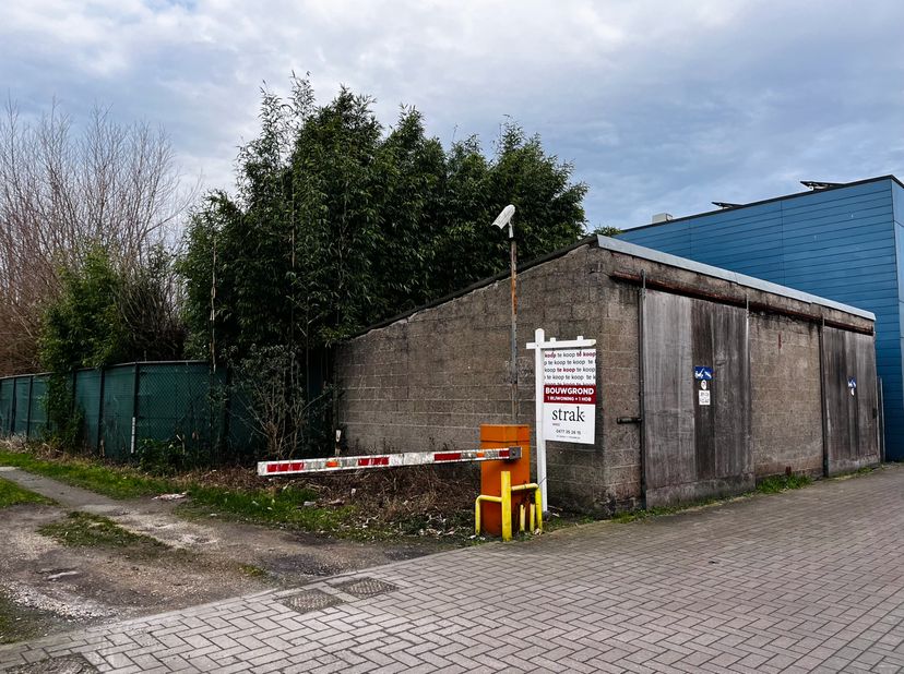 Bouwgrond voor rijwoning + half-open bebouwing !&lt;br /&gt;
&lt;br /&gt;
Dit perceel bouwgrond is gelegen in een doodlopende straat nabij het park van Zelzate. M
