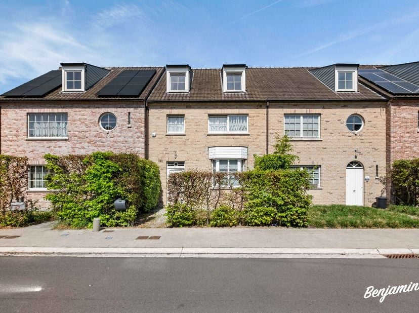 - Instapklare, verzorgde woning (bouwjaar 2009)&lt;br /&gt;
- Rustige ligging met vlotte verbinding: Schildersstraat 19 in Kortrijk&lt;br /&gt;
- Lichtrijke leefr