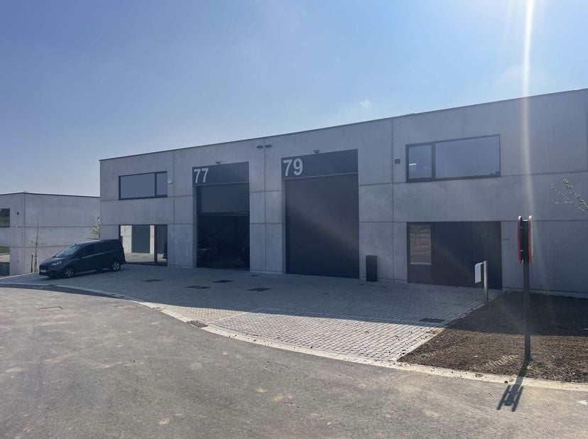 KOM LANGS TIJDENS ONZE KOMENDE OPENDEURDAGEN - Meer info en inschrijven kan via https://www.zabra.be/aero.&lt;br /&gt;
&lt;br /&gt;
KMO-unit (325 m²) te koop in B