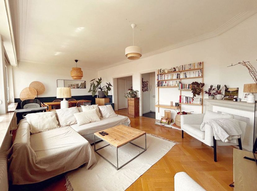 TRIOR Woluwe vous propose un LOT composé dun appartement 2 chambres de 85 m², dun studio de 27 m² et dun bureau indépendant de 12m², situés aux 4ème e