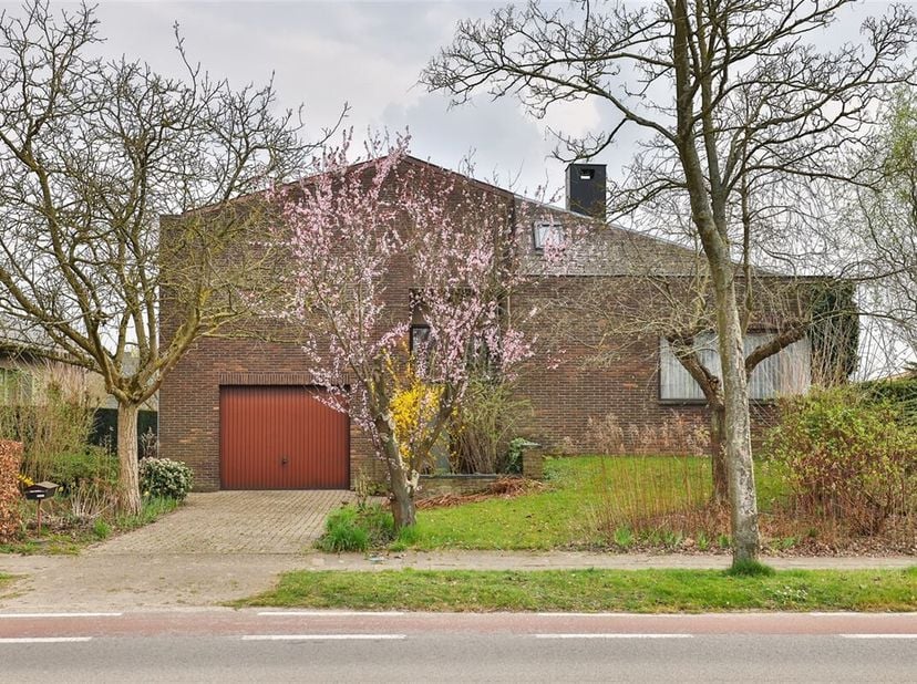 IN OPTIE !! Ben je op zoek naar een ruime gezinswoning met maar liefst 332 m² aan bewoonbare oppervlakte op een fantastisch perceel van 1182 m²?&lt;br /&gt;