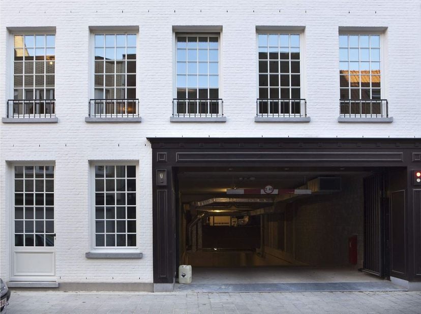 TE KOOP - Diverse parkeerplaatsen in de ondergrondse parkeergarage van Residentie Jacobsmarkt in hartje Turnhout (Warandestraat). De parkeergarage is