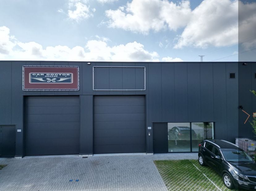 Bien professionnel à vendre
                    à 3600 Genk