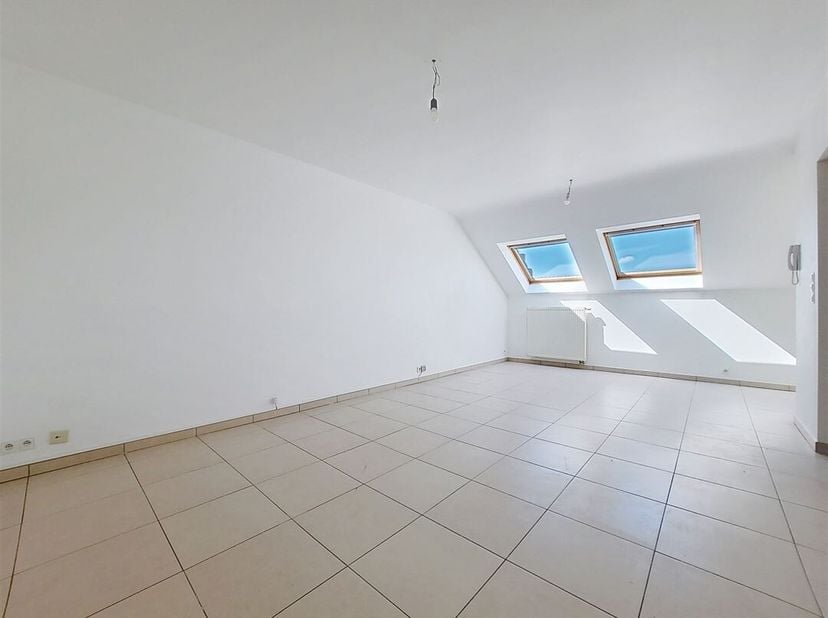 W Immobilière vous propose à Arlon, A 5 MINUNTES DE LA GARE, un appartement de 80 m². Ce bien se compose comme suit:  hall d&#039;entrée,  séjour salle à m