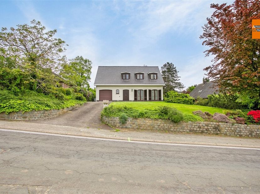 Deze gunstig gelegen villa, gelegen nabij Leuven en dicht bij verschillende verbindingswegen, biedt een ideale combinatie van comfort en bereikbaarhei
