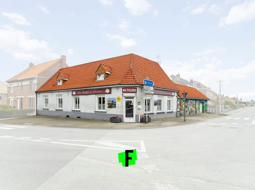 A Bambecque (Bambeke), à 4 km de la frontière belge, vous trouverez ce café bien connu &quot;Au Tillieuil&quot;. Ce café est tenu par Brigitte et son mari depui