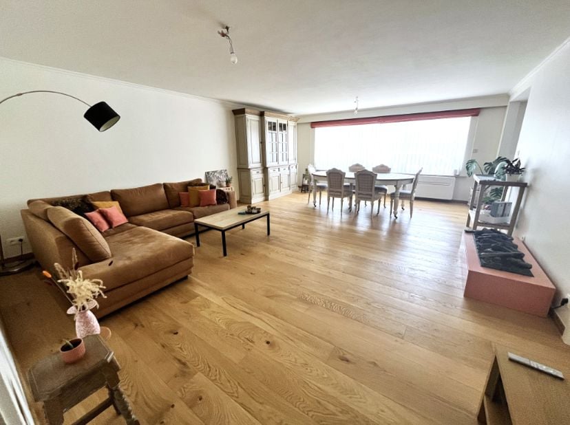 Vernieuwd 2 slaapkamer appartement met warmtepomp, staanplaats en kelderberging&lt;br /&gt;
Bent u op zoek naar een comfortabel en energiezuinig appartement