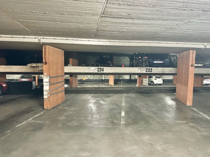 Garage à vendre
                    à 8400 Oostende