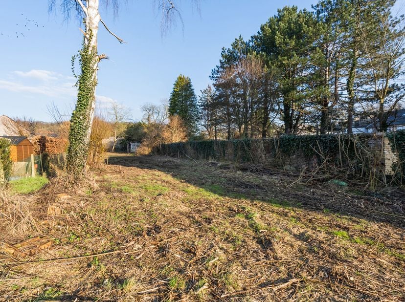 GREZ DOICEAU , au calme et à proximité du centre du village, beau TERRAIN à bâtir de 15 ares 93ca. Il se prête parfaitement à un projet de constructio