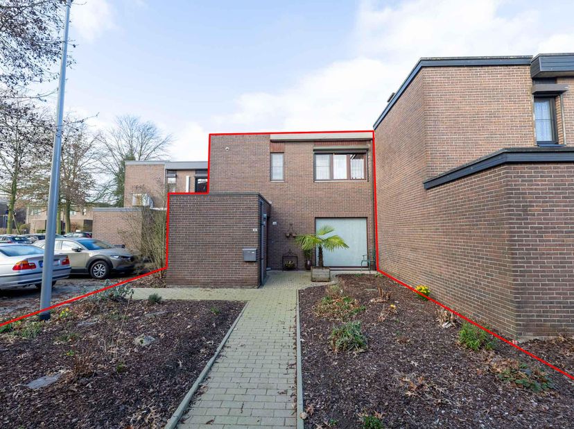 GOED GELEGEN WONING &lt;br /&gt;
 &lt;br /&gt;
Gelegen in een rustige woonwijk, op wandelafstand van het centrum van Holsbeek, kan u deze zeer goed onderhouden wo