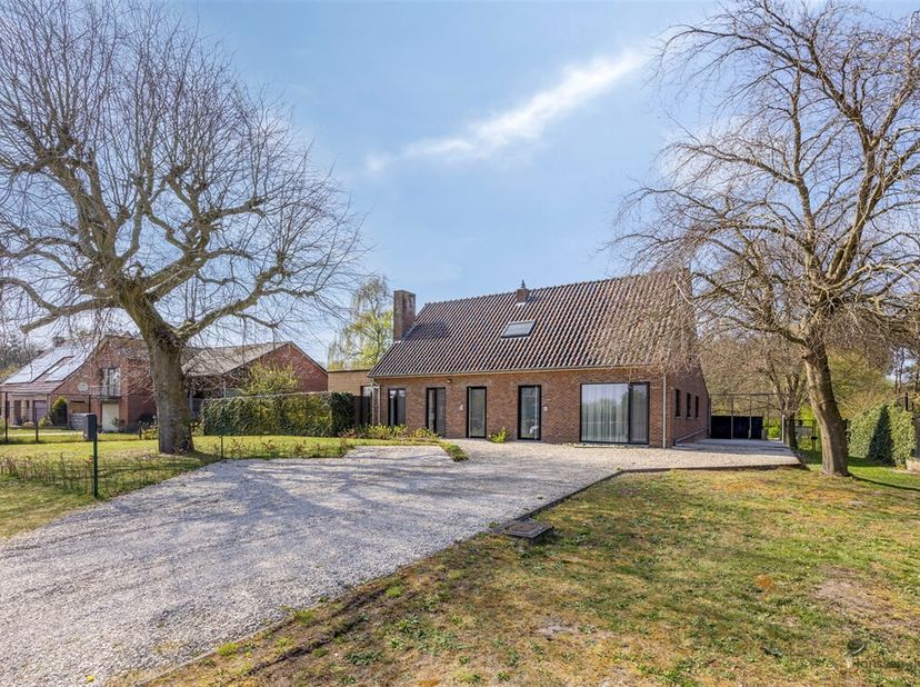 Belle propriété à Lommel&lt;br /&gt;
Située dans un quartier calme et verdoyant de Lommel, cette superbe propriété se présente comme la maison familiale idé
