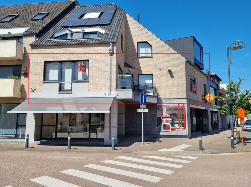 Zeer ruim instapklaar en energiezuinig appartement met 3 slpks, uitstekend gelegen pal in Zonhoven-centrum.&lt;br /&gt;
&lt;br /&gt;
Opp: ca. 135m²&lt;br /&gt;
Opp terr