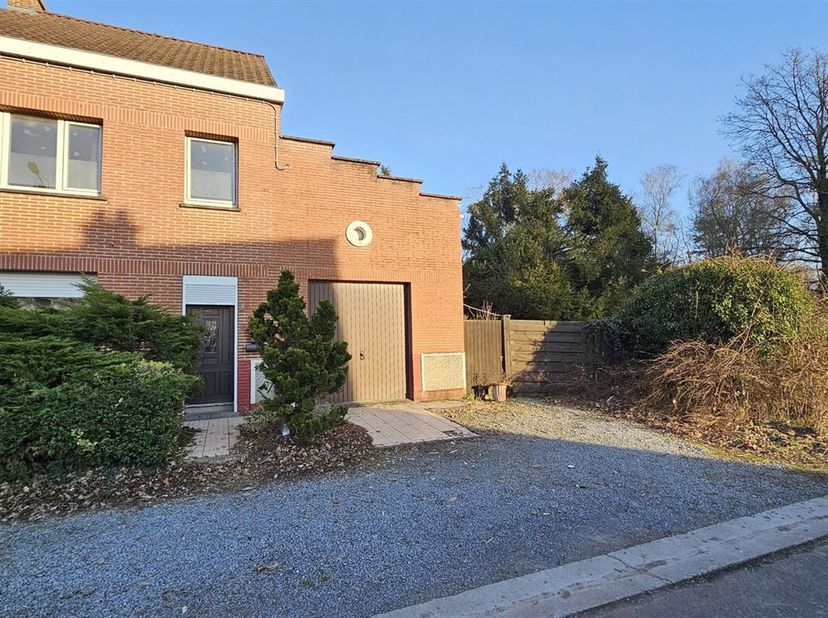SOUS OPTION - PLUS DE VISITE - Prix: Offre à partir de 170.000 €, frais d&#039;agence non inclus et à charge de l&#039;acquéreur.&lt;br /&gt;
Propriétés sur 70 ares d