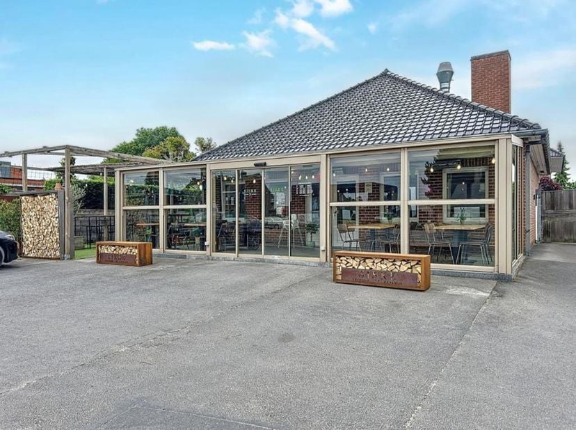 Bien professionnel à vendre
                    à 8850 Ardooie