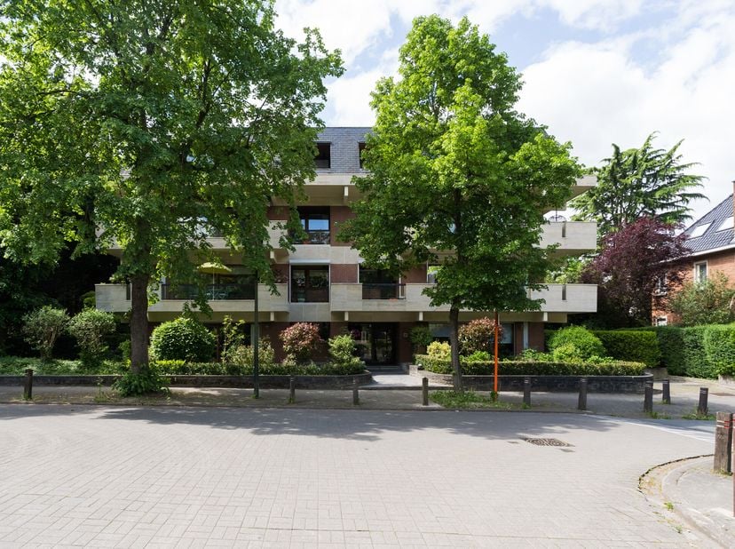 UCCLE - Quartier de l&#039;observatoire : SCHITTEREND APPARTEMENT te renoveren (3bed/2bath/1sdd) van ± 172m² (Bruto volgens PEB) met twee TERRACES en een b