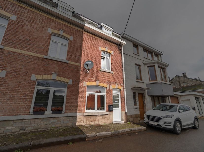 ! SOUS OPTION - VISITES CLOTURÉES ! Antoine Immo vous présente cette petite maison d&#039;habitation 2 façades située à l&#039;entrée de Stavelot, à moins de 2k