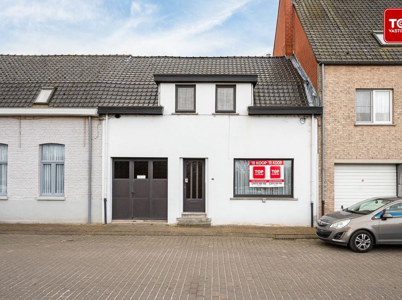Deze ruime te renoveren woning is gelegen in het rustige Zomergem, op slechts 25 minuten van het centrum van Gent en een kwartier van Eeklo.&lt;br /&gt;
&lt;br
