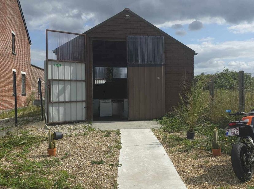 TRANSFORMEZ VOTRE RÊVE EN RÉALITÉ ! Vous recherchez un bien unique à aménager en LOFT ? Ne cherchez plus ! NOMAD vous propose un hangar de 70m² sur un
