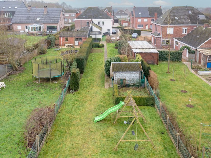 Ben je op zoek naar een gerenoveerde woning met veel ruimte en drie slaapkamers in Gavere? &lt;br /&gt;
Dan is deze woning precies wat je zoekt!&lt;br /&gt;
&lt;br /