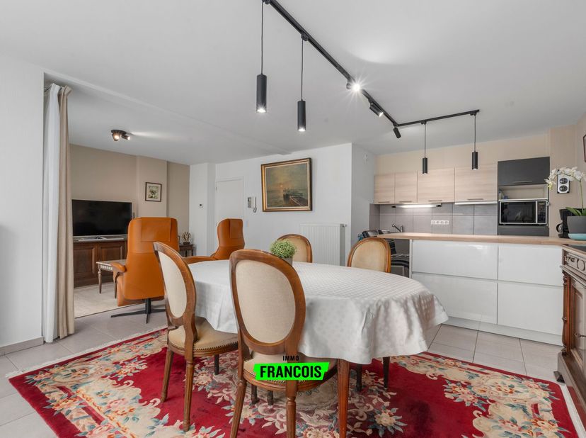 Cet appartement spacieux et lumineux est situé au deuxième étage d&#039;une résidence récente, à un emplacement exceptionnellement central à Blankenberge.