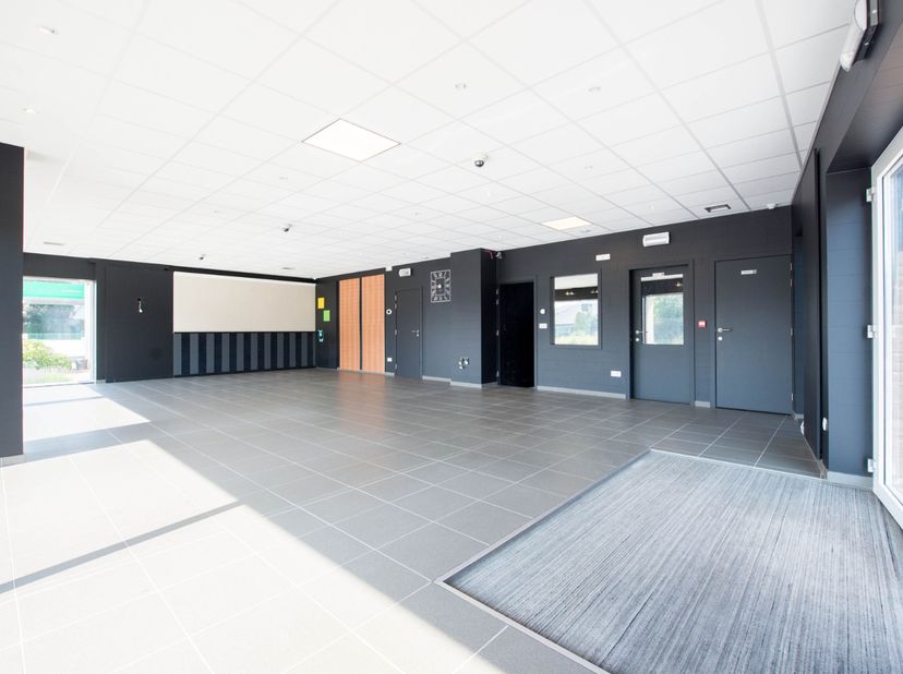 Bien professionnel à louer
                    à 9500 Nederboelare