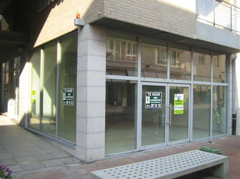 Casco handelspand in het centrum van Genk. &lt;br /&gt;
Dit handelspand van 152 m² is gelegen in de Passage. &lt;br /&gt;
Het pand beschikt over een zeer grote et
