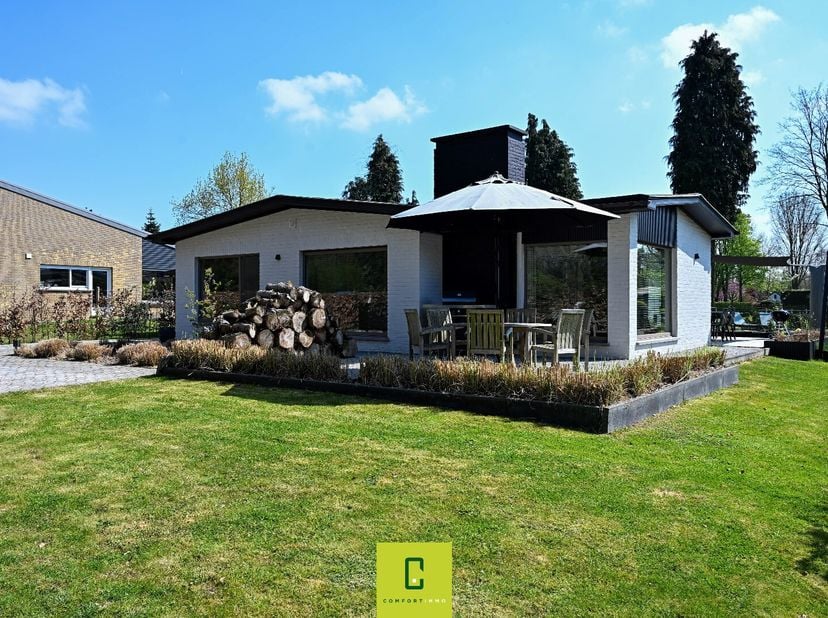 Bezoekdag zaterdag 19 april op afspraak. De prijs is een richtprijs, elk bod wordt voorgelegd aan de eigenaar.&lt;br /&gt;
De woning werd de voorbije jaren