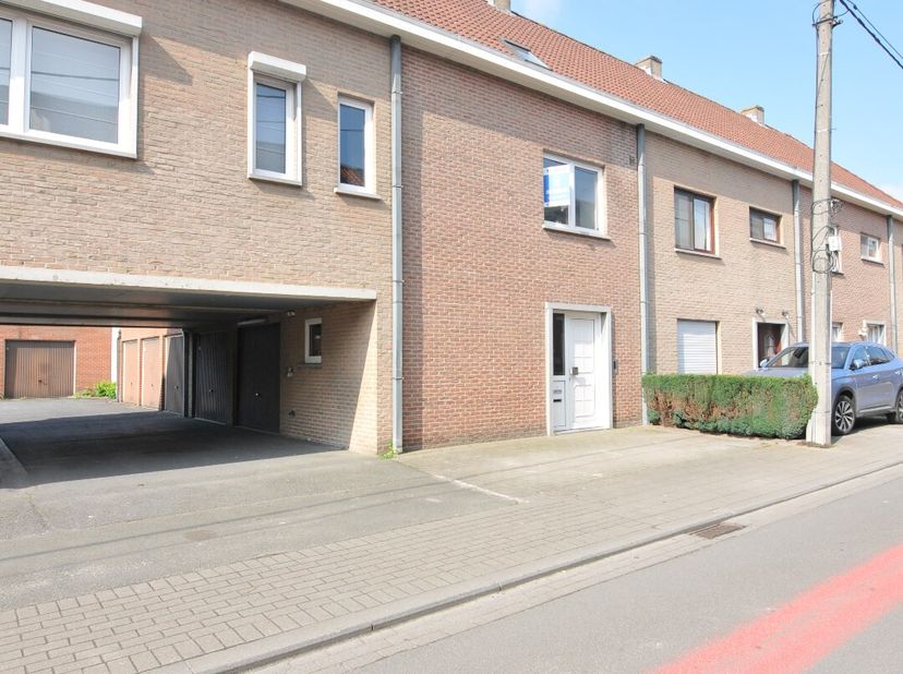 Bel appartement de type duplex dans le centre dAvelgem, à distance de marche des commerces et écoles.&lt;br /&gt;
Lappartement a été entièrement peint et ré