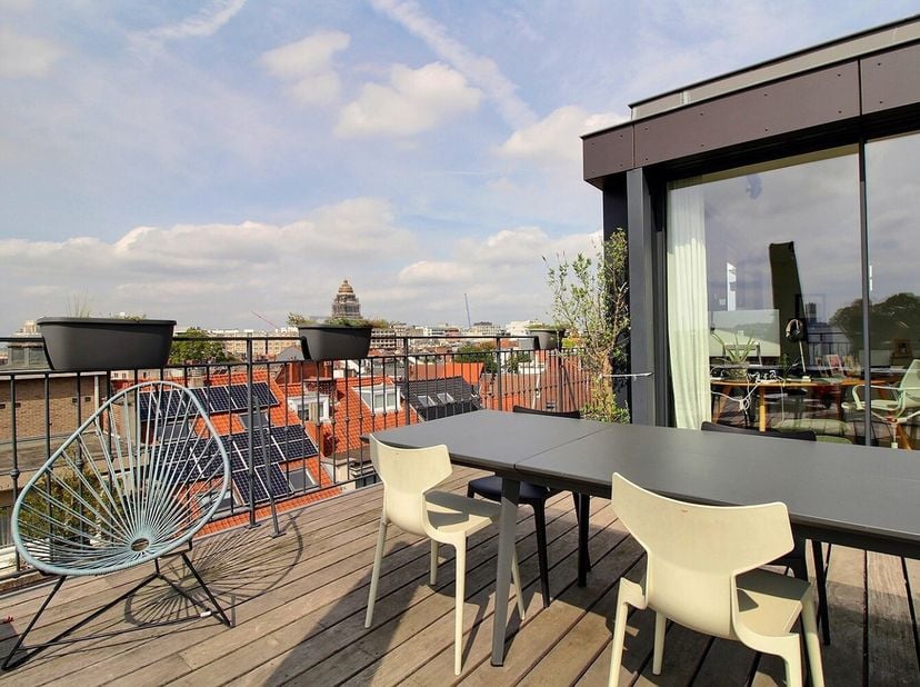 Contact &amp; Visites : Jean-Philippe : +32 492 56 33 19 - jp@bytheway.be - Situé dans un ancien Hôtel particulier bâti en 1927 par l&#039;architecte Albert De