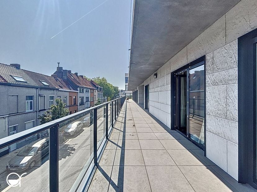 Studentencomplex &quot;Blaisantpark&quot; is een modern project uit 2014 dat bestaat uit 46 comfortabele studentenkamers. Deze specifieke studentenstudio van 18