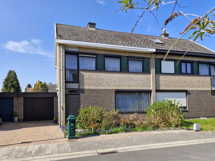 Deze goed onderhouden woning met 3 slaapkamers in Tildonk is een ideale opportuniteit voor wie op zoek is naar een betaalbare gezinswoning die je voll