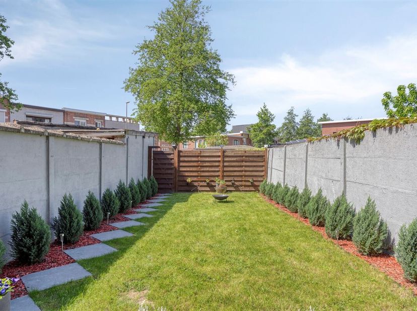 Cet appartement au rez-de-chaussée est situé dans la Letterkundestraat à Wilrijk, à proximité de la Pastoor Bauwenslaan et du centre. L&#039;emplacement es