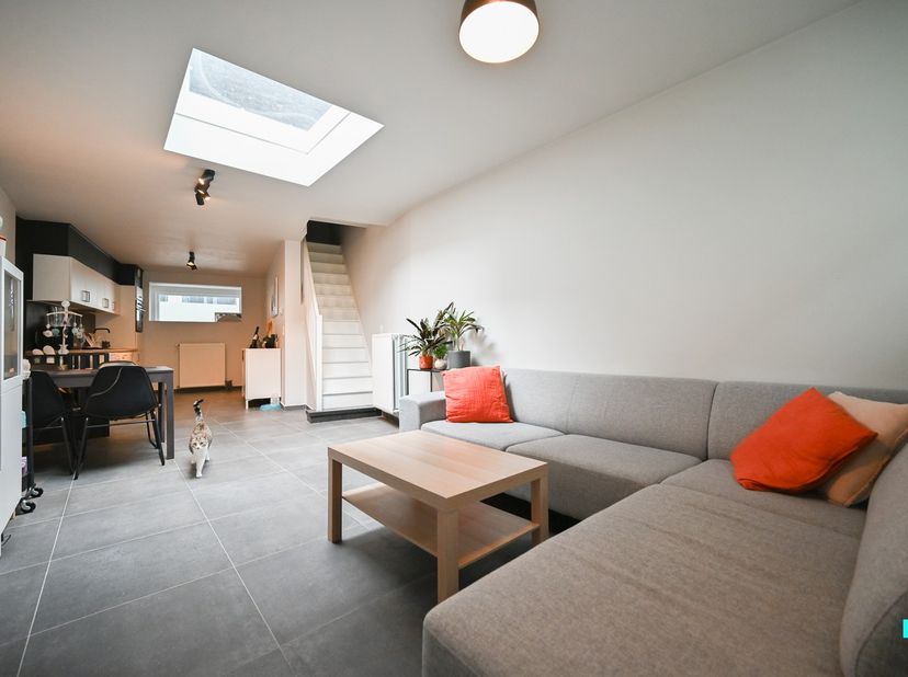 Deze instapklare woning met drie slaapkamers is perfect voor wie op zoek is naar een starterswoning of een onderhoudsvriendelijke investeringseigendom