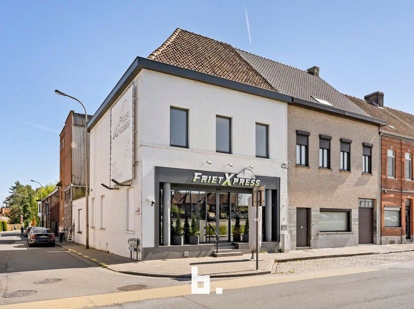 Deze instapklare, goed draaiende, gezellige frituur/burgerrestaurant met tijdloze inrichting, heeft een uitstekende commerciële ligging te Ingelmunste
