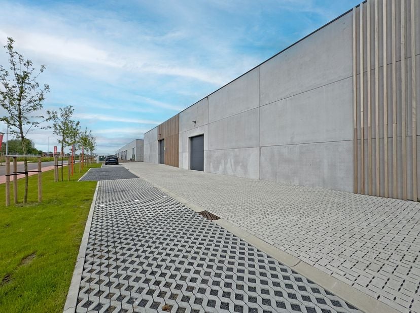 De KMO Unit van 285 m² maakt deel uit van het prestigieuze PARK RIVA-project, bestaande uit 4 fasen. &lt;br /&gt;
&lt;br /&gt;
Deze unieke architecturale parel be