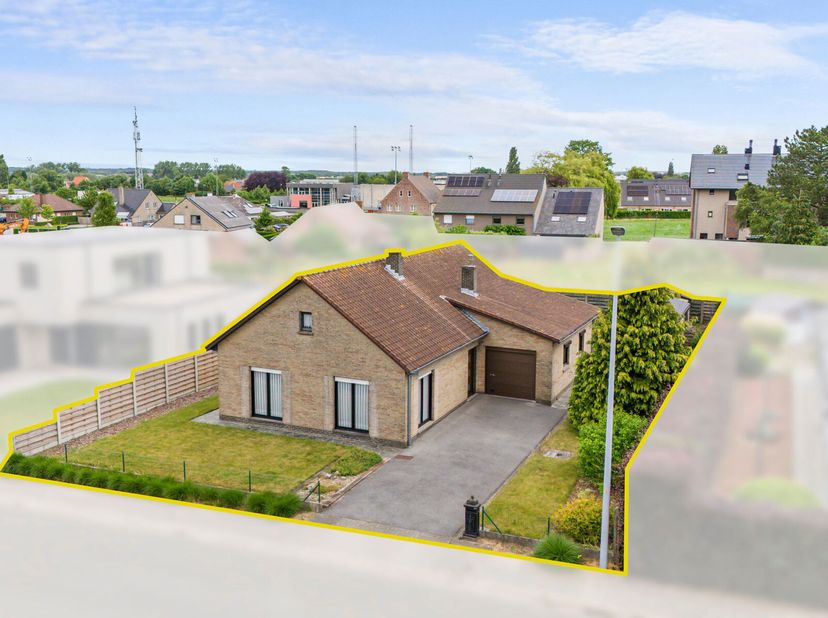 In een rustige, groene woonomgeving bevindt zich deze charmante bungalow uit 1978, die uitblinkt in degelijkheid en comfort.&lt;br /&gt;
Deze goed onderhoud