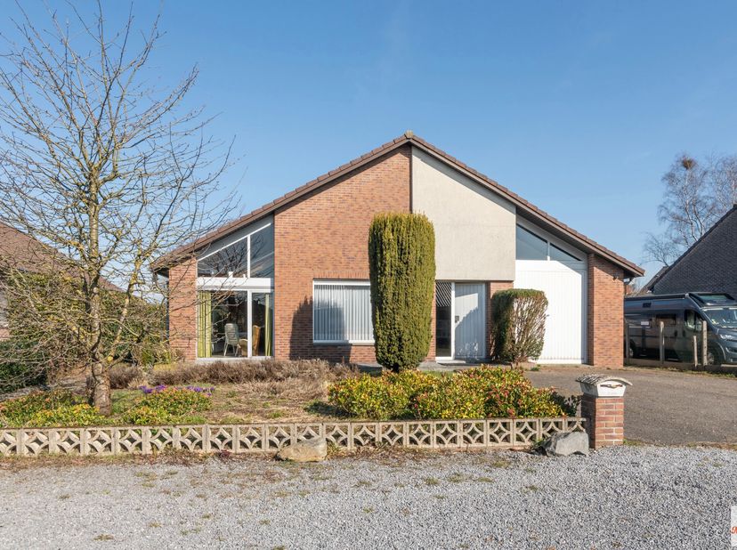 Karaktervolle seventies woning met grote tuin in rustige straat nabij Hechtel-Centrum - KIJKDAG 20 MAART (OP AFSPRAAK)&lt;br /&gt;
Bent u op zoek naar een c