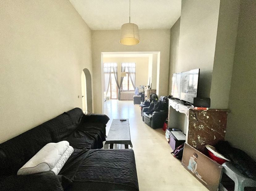 Trianon Invest biedt u dit prachtige appartement aan, ideaal gelegen tegenover het Usquare-project (Casernes d&#039;Elsene). Dicht bij de universiteitscamp