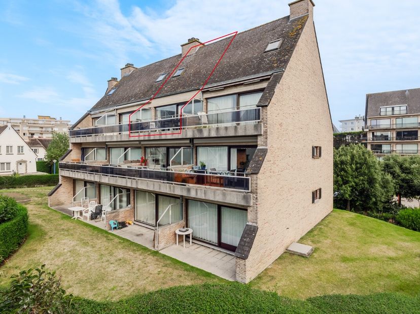 Duplex te koop nabij de zeedijk in Koksijde! Te koop in Koksijde-bad: prachtige duplex op wandelafstand van de zeedijk. Deze charmante woning beschikt