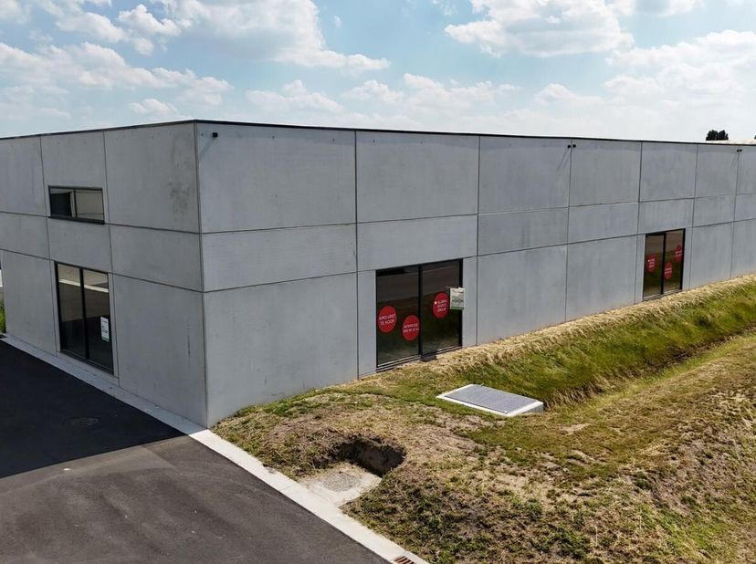 - Nieuwe KMO-units te Ichtegem -&lt;br /&gt;
In de Industriestraat te Ichtegem transformeert Global Estate Group de voormalige Dupon Biscuits-site  bekend v