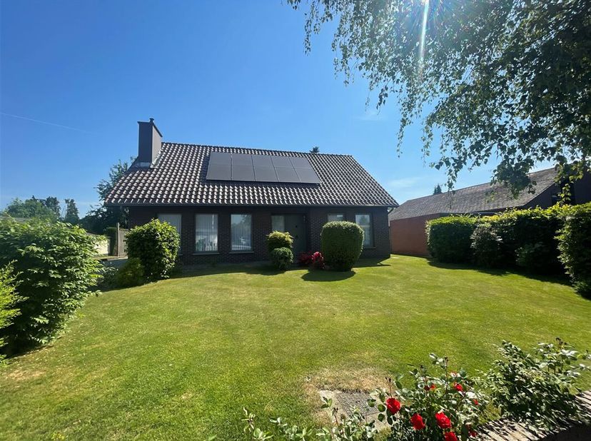 Welkom in deze prachtige woning in Lommel, een plek waar rust en comfort samenkomen. &lt;br /&gt;
Deze woning biedt 3, mogelijks 4 slaapkamers, ideaal voor